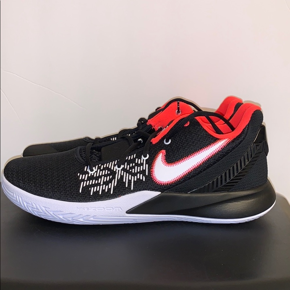 Nike Zoom Kyrie Flytrap II Basketball Shoes